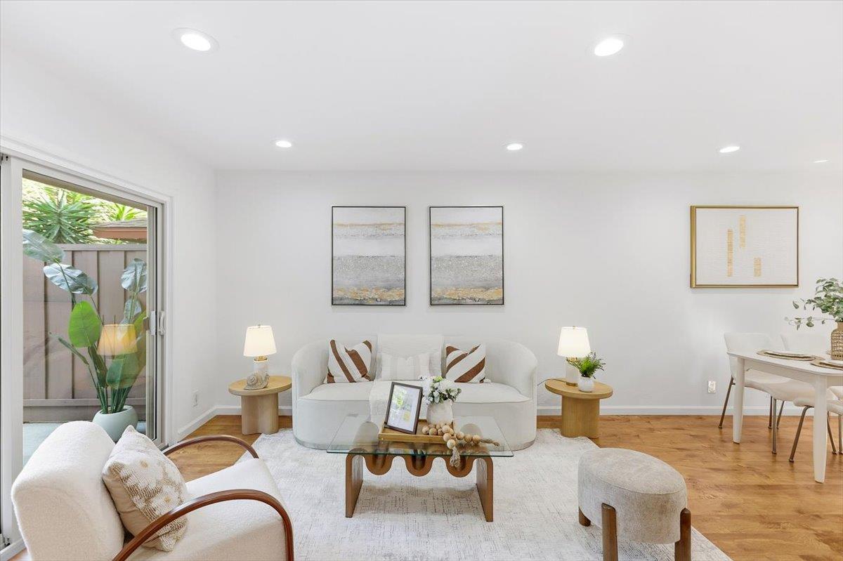 Detail Gallery Image 5 of 44 For 236 E Red Oak Dr #B,  Sunnyvale,  CA 94086 - 2 Beds | 1/1 Baths