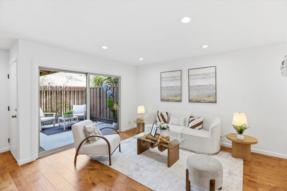 Detail Gallery Image 6 of 44 For 236 E Red Oak Dr #B,  Sunnyvale,  CA 94086 - 2 Beds | 1/1 Baths