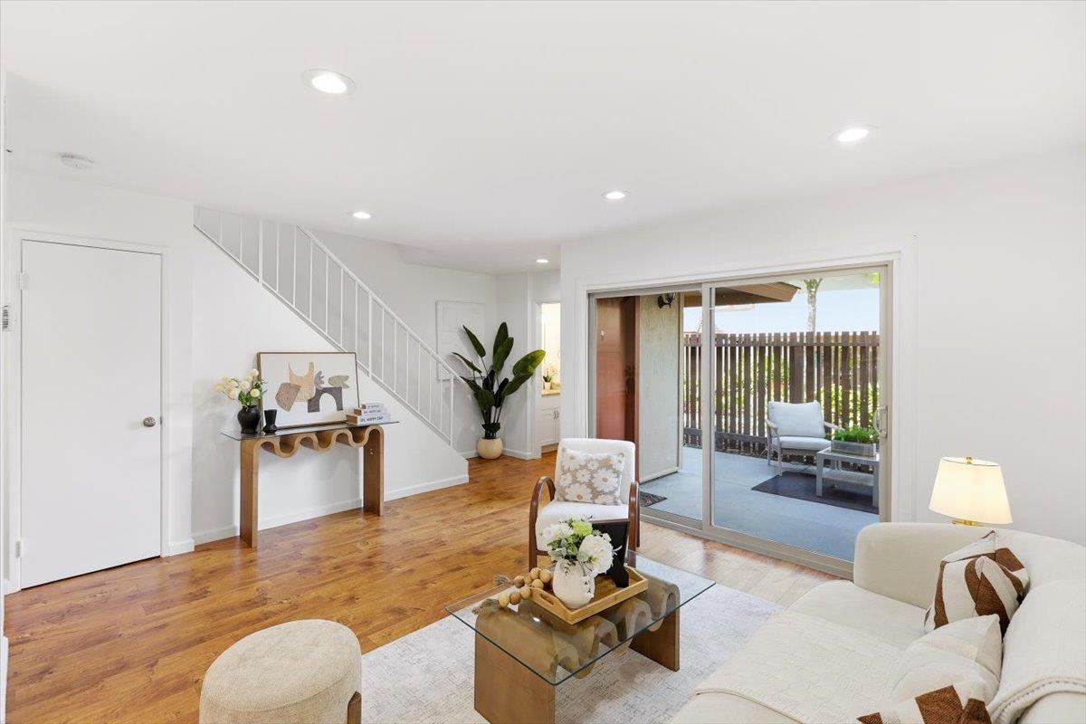 Detail Gallery Image 7 of 44 For 236 E Red Oak Dr #B,  Sunnyvale,  CA 94086 - 2 Beds | 1/1 Baths