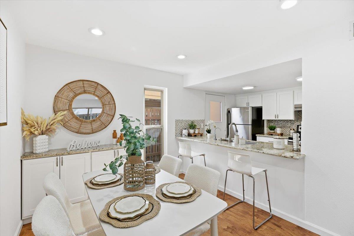 Detail Gallery Image 8 of 44 For 236 E Red Oak Dr #B,  Sunnyvale,  CA 94086 - 2 Beds | 1/1 Baths