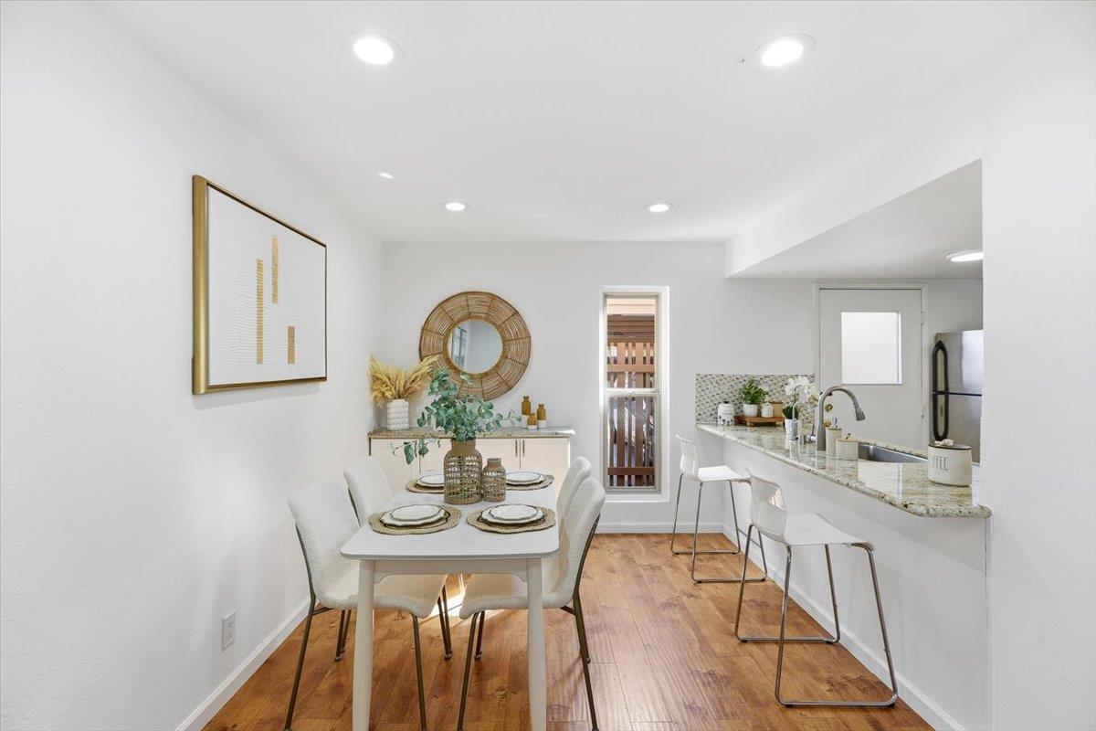 Detail Gallery Image 9 of 44 For 236 E Red Oak Dr #B,  Sunnyvale,  CA 94086 - 2 Beds | 1/1 Baths