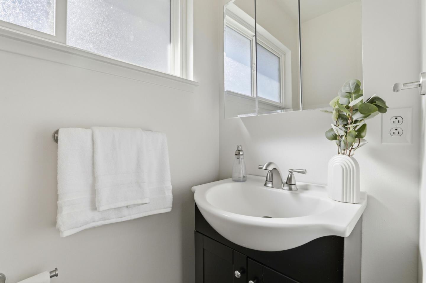 Detail Gallery Image 24 of 61 For 1079 the Dalles Ave, Sunnyvale,  CA 94087 - 3 Beds | 2/1 Baths