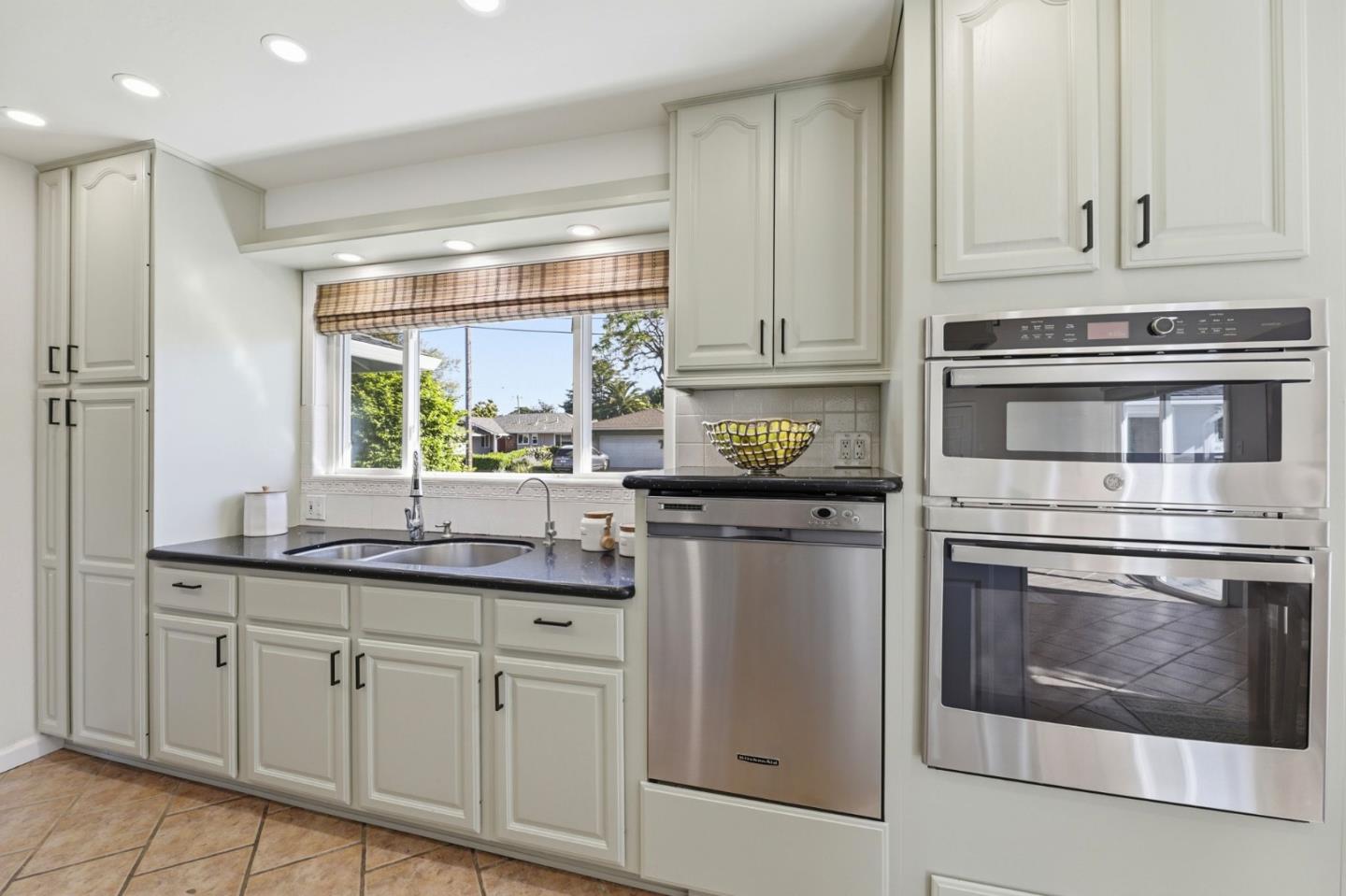 Detail Gallery Image 6 of 61 For 1079 the Dalles Ave, Sunnyvale,  CA 94087 - 3 Beds | 2/1 Baths