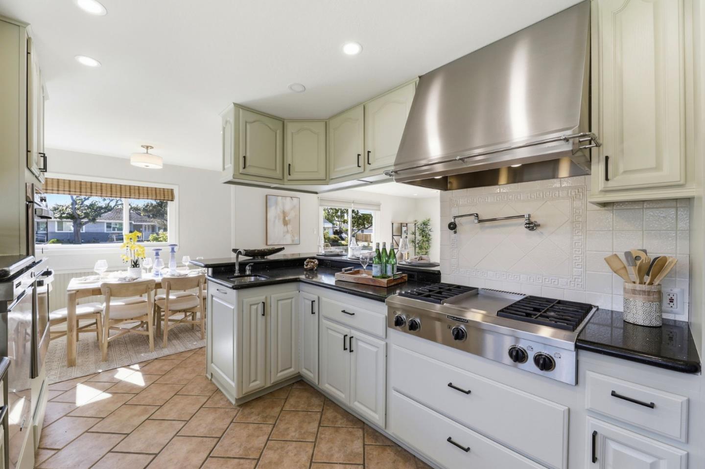 Detail Gallery Image 7 of 61 For 1079 the Dalles Ave, Sunnyvale,  CA 94087 - 3 Beds | 2/1 Baths