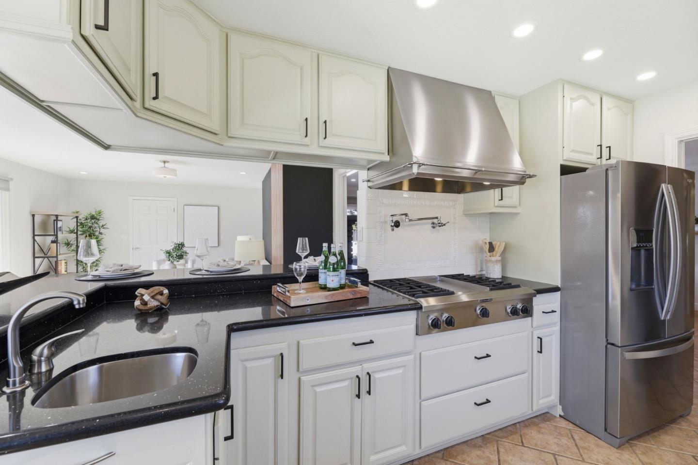 Detail Gallery Image 8 of 61 For 1079 the Dalles Ave, Sunnyvale,  CA 94087 - 3 Beds | 2/1 Baths