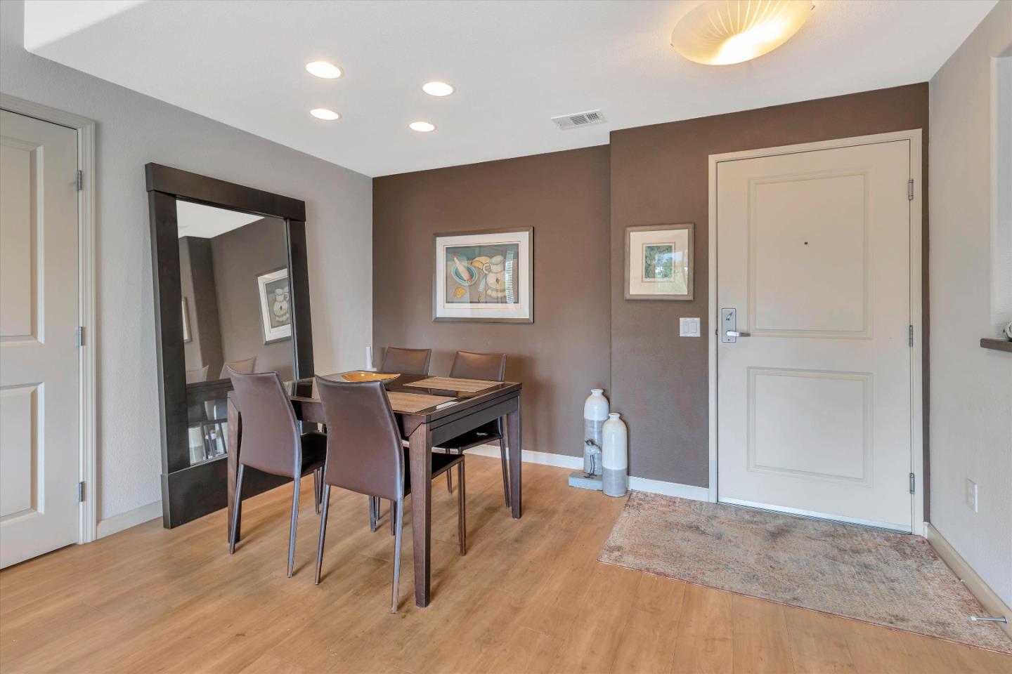 Detail Gallery Image 5 of 14 For Campisi Way,  Campbell,  CA 95008 - 2 Beds | 2 Baths