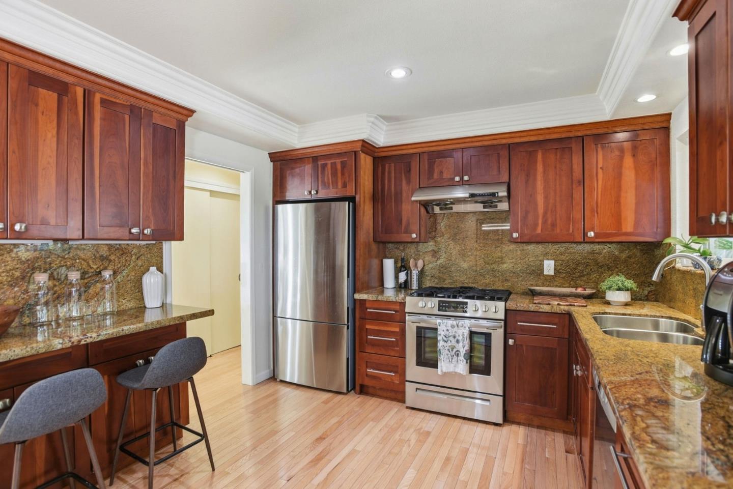 Detail Gallery Image 10 of 46 For 1155 Grand Teton Dr, Pacifica,  CA 94044 - 3 Beds | 3 Baths