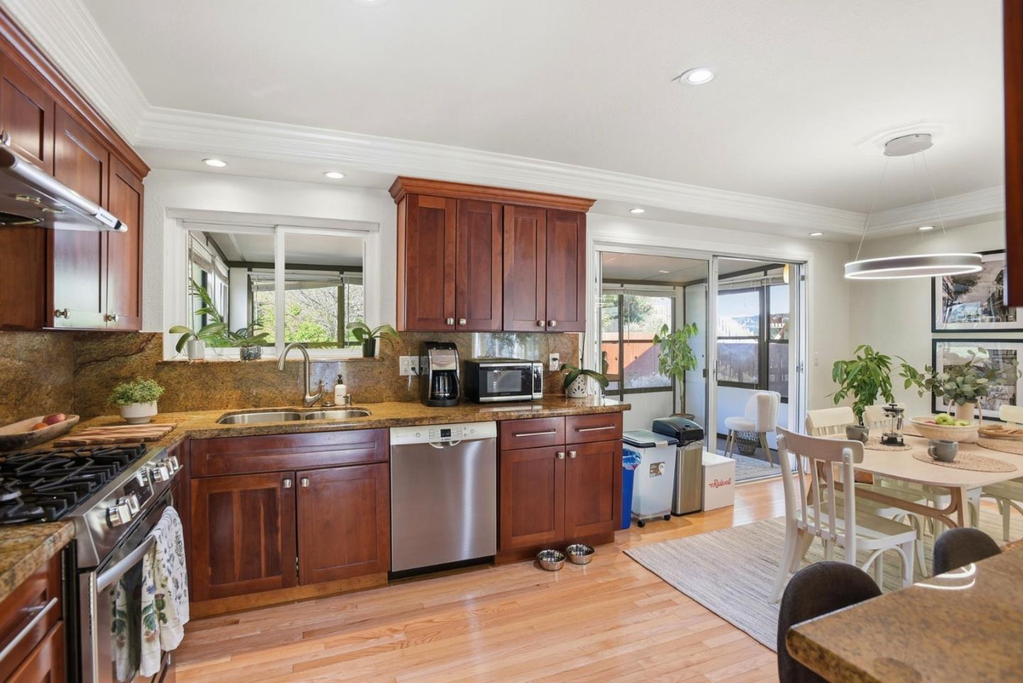 Detail Gallery Image 8 of 46 For 1155 Grand Teton Dr, Pacifica,  CA 94044 - 3 Beds | 3 Baths