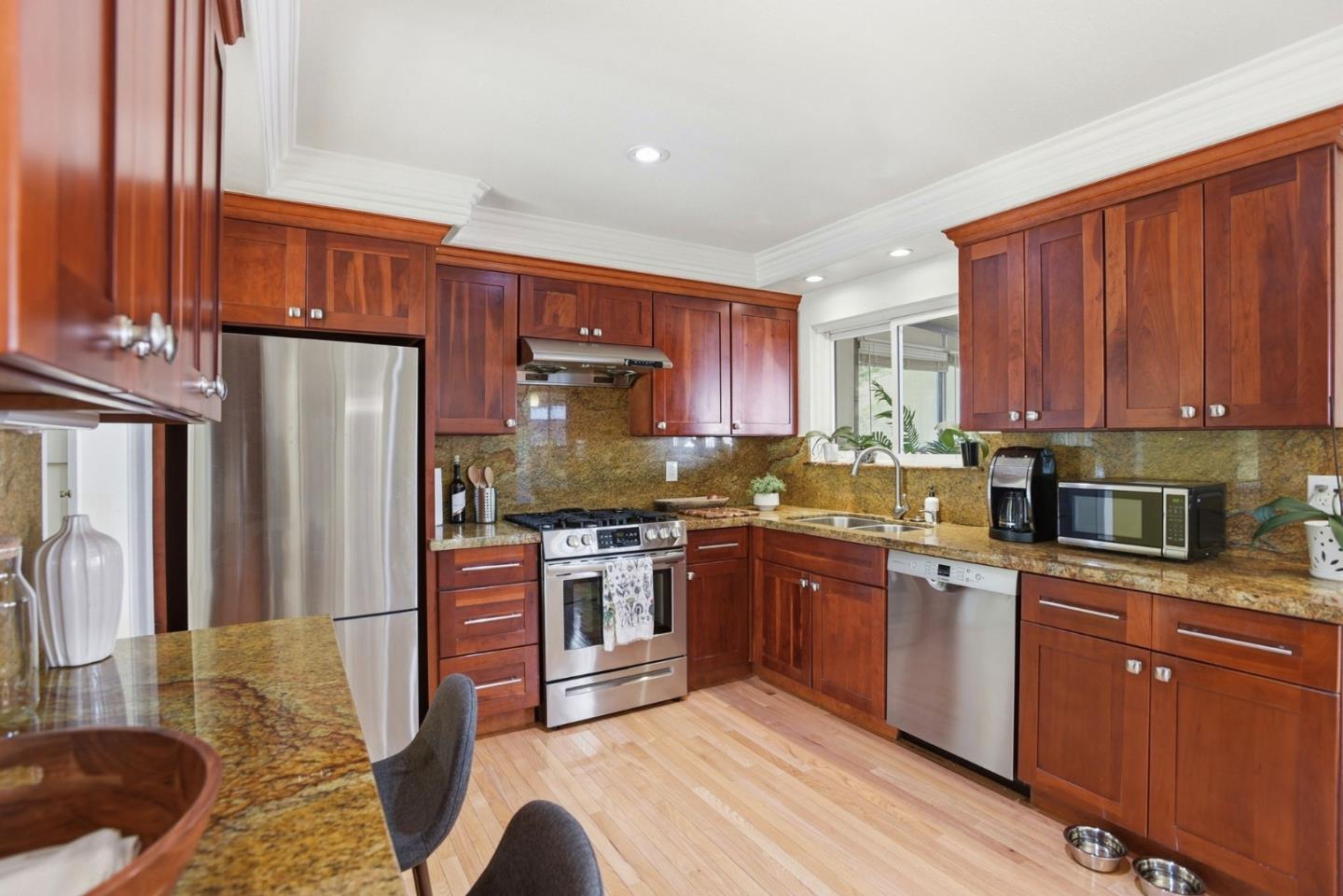 Detail Gallery Image 9 of 46 For 1155 Grand Teton Dr, Pacifica,  CA 94044 - 3 Beds | 3 Baths