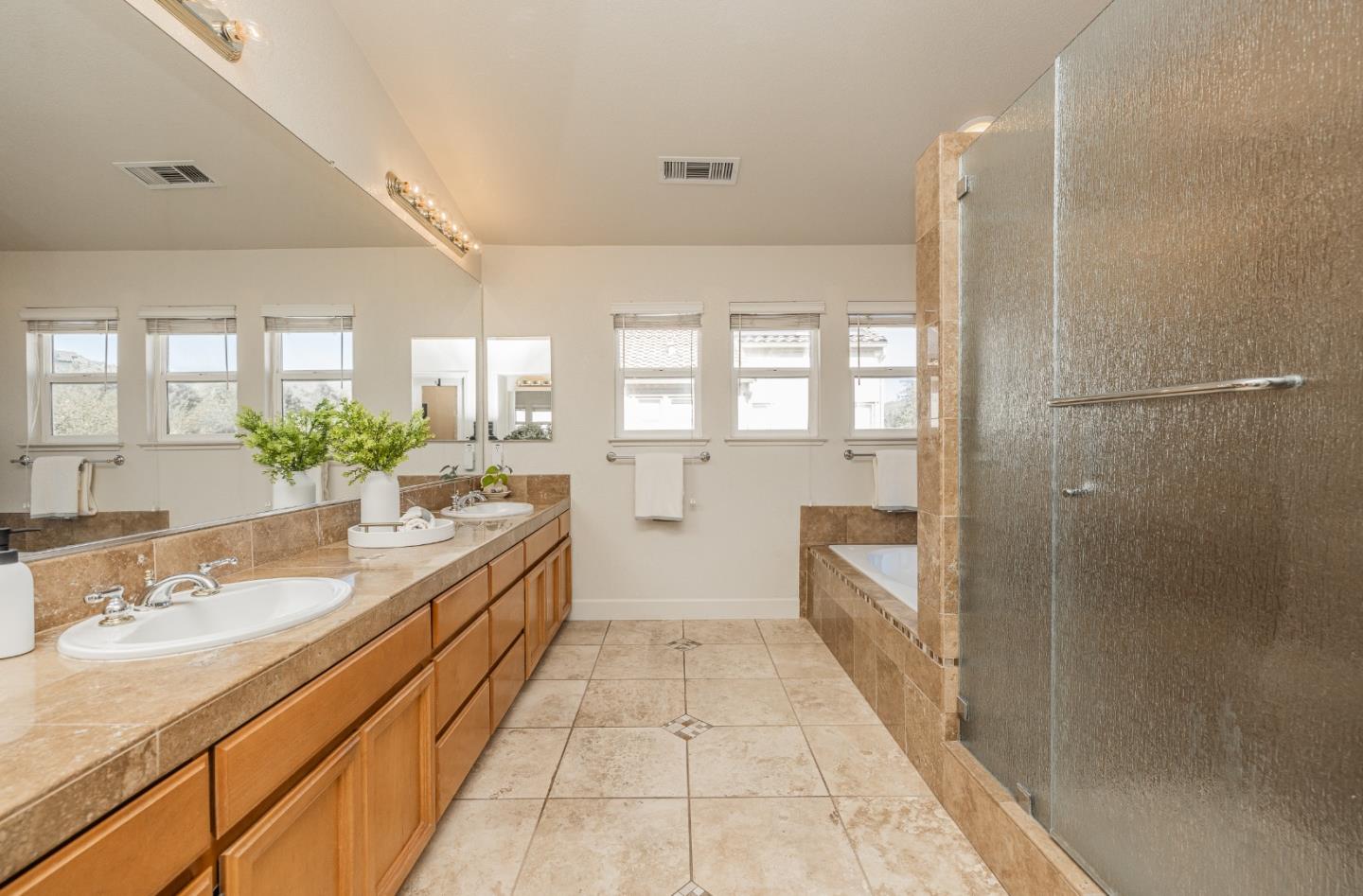 Detail Gallery Image 20 of 47 For 1533 Calco Creek Dr, San Jose,  CA 95127 - 6 Beds | 4 Baths