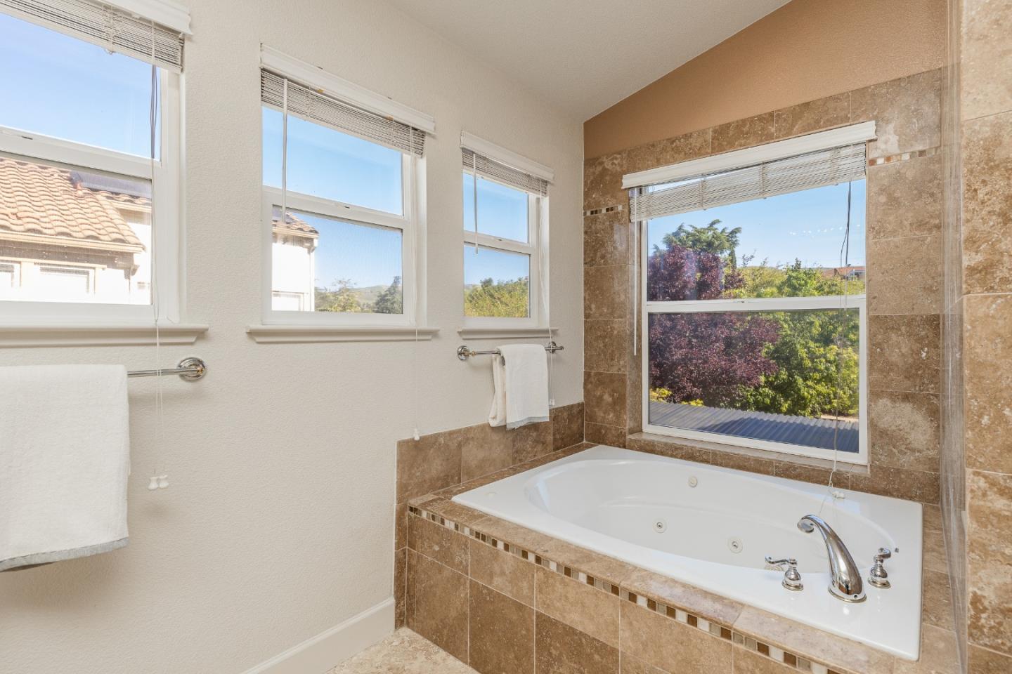 Detail Gallery Image 22 of 47 For 1533 Calco Creek Dr, San Jose,  CA 95127 - 6 Beds | 4 Baths