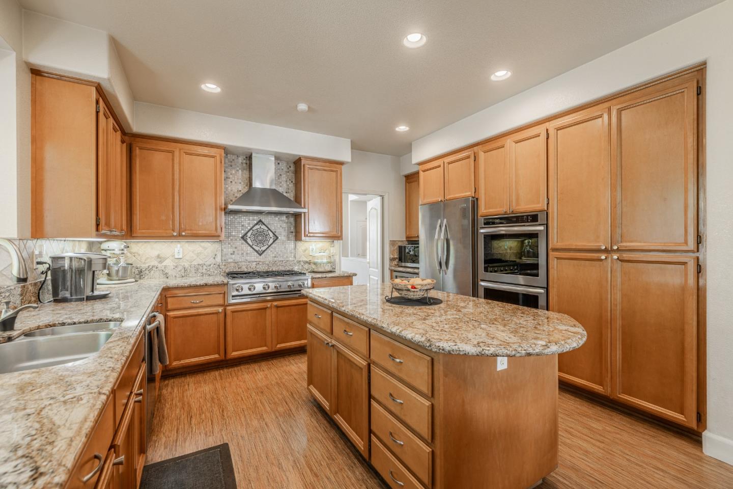 Detail Gallery Image 9 of 47 For 1533 Calco Creek Dr, San Jose,  CA 95127 - 6 Beds | 4 Baths