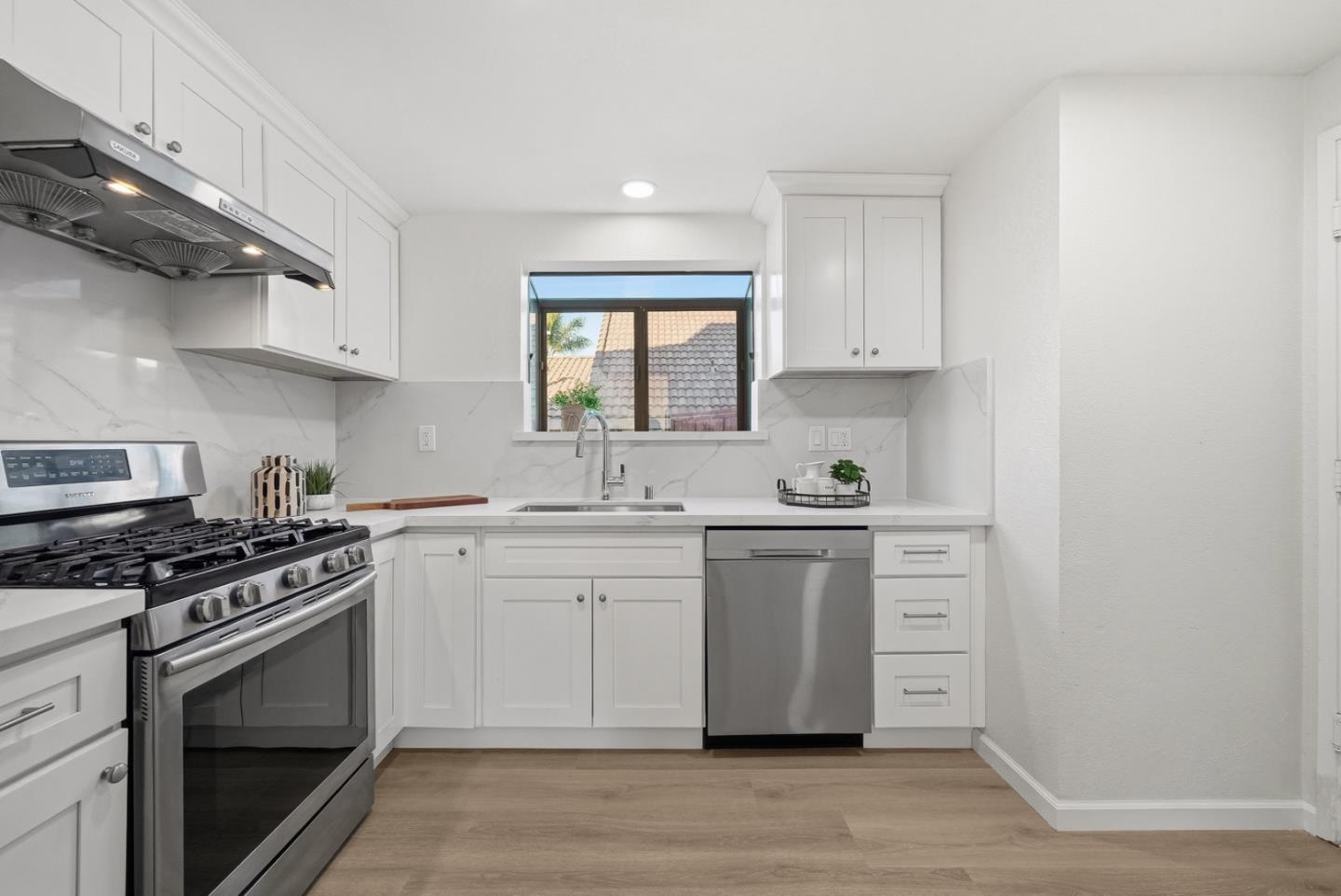 Detail Gallery Image 10 of 38 For 7252 Martwood Way, San Jose,  CA 95120 - 3 Beds | 2/1 Baths