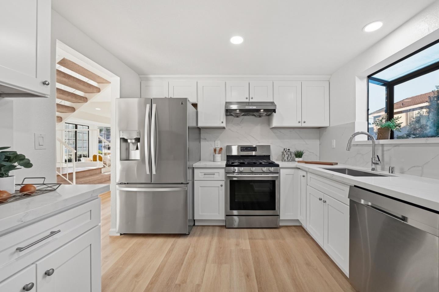 Detail Gallery Image 8 of 38 For 7252 Martwood Way, San Jose,  CA 95120 - 3 Beds | 2/1 Baths