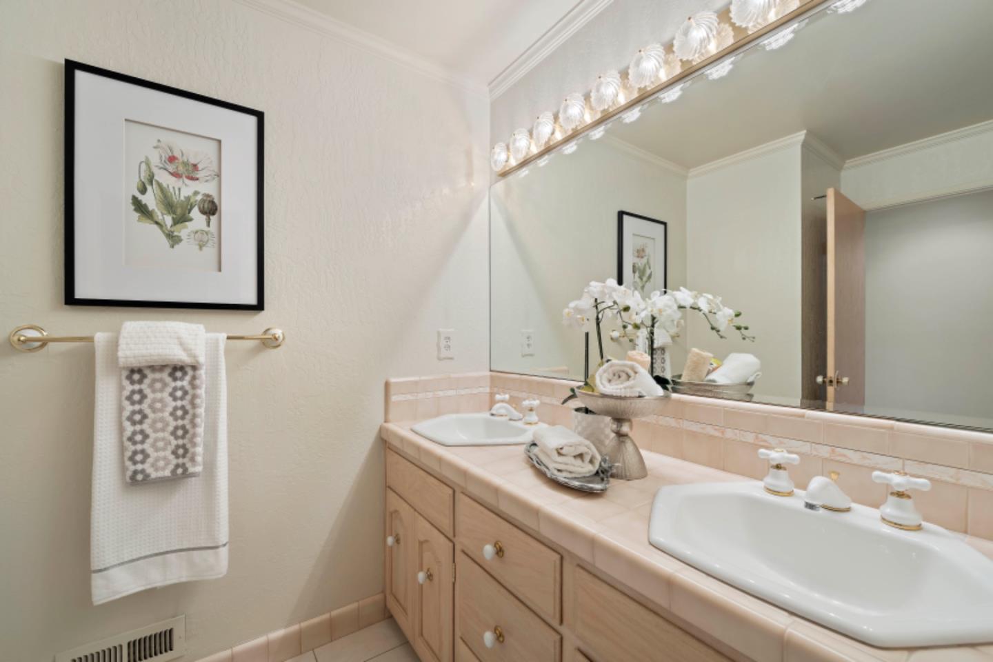 Detail Gallery Image 37 of 62 For 1588 Robsheal Dr, San Jose,  CA 95125 - 3 Beds | 3 Baths