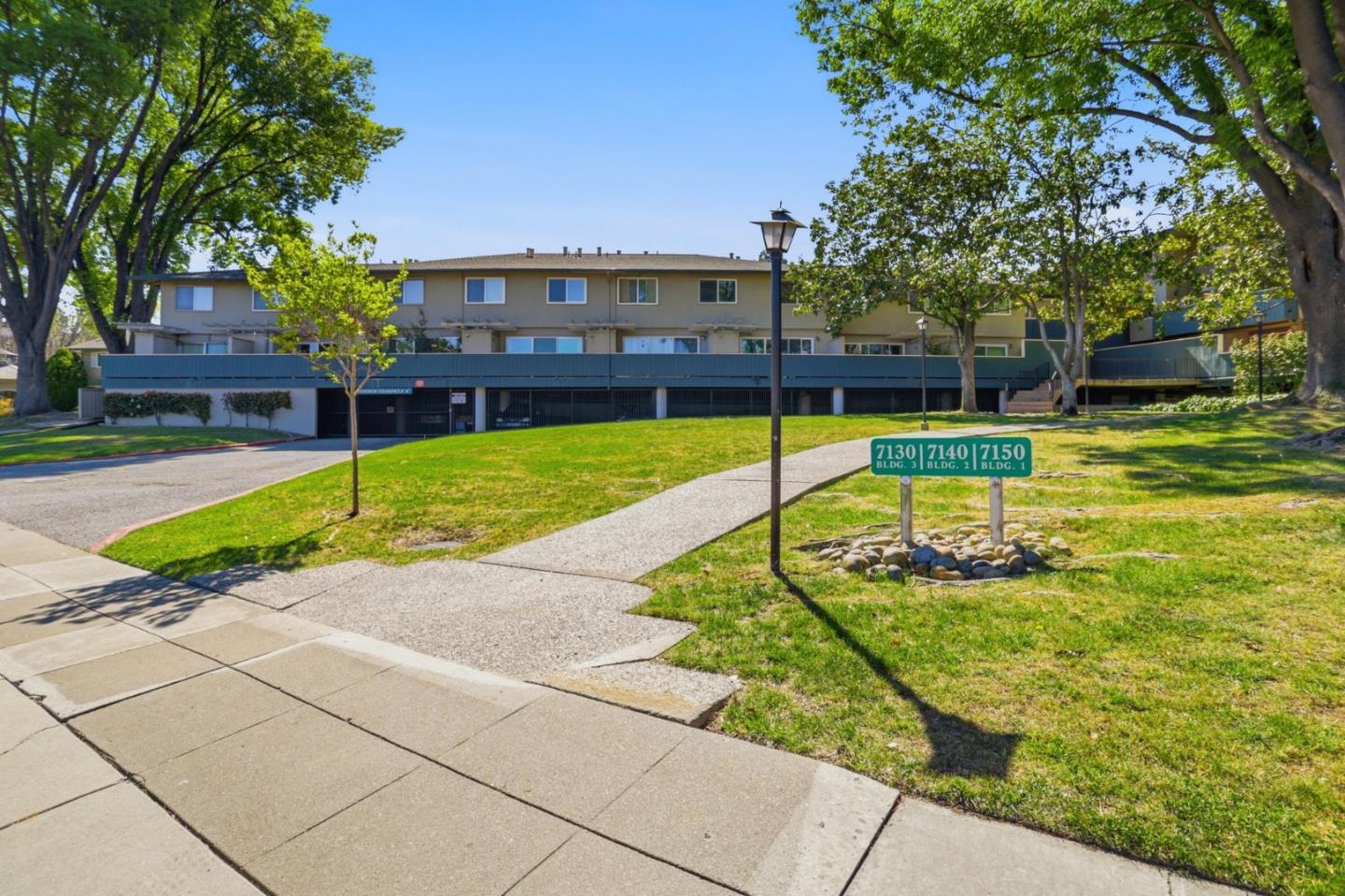 Detail Gallery Image 3 of 35 For 7150 Rainbow Dr #4,  San Jose,  CA 95129 - 2 Beds | 1 Baths