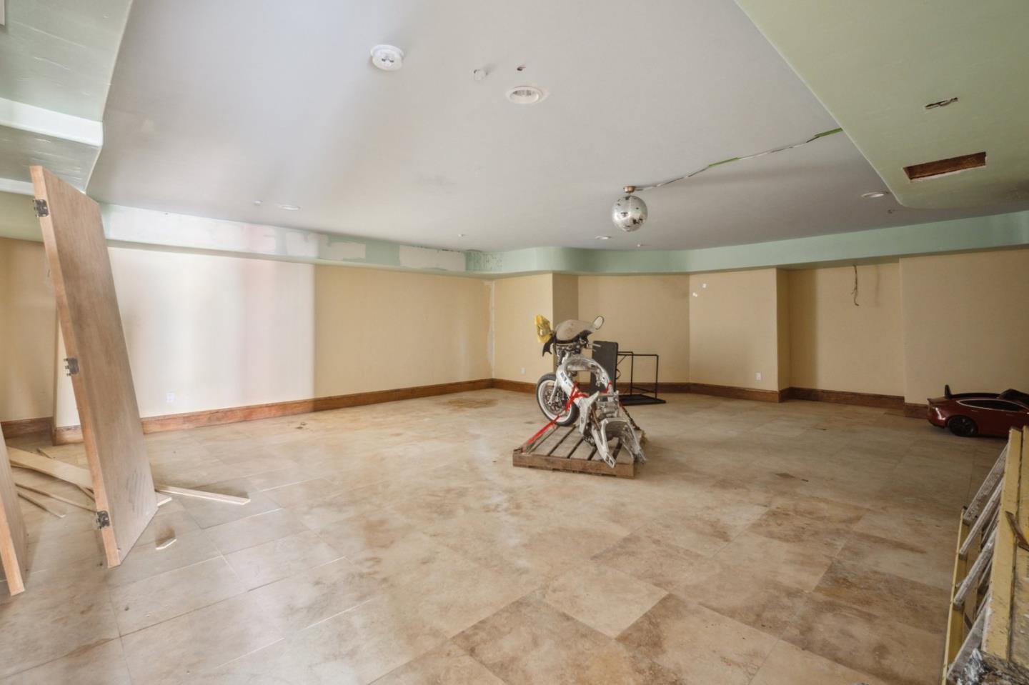 Detail Gallery Image 25 of 51 For 24541 Miller Hill Rd, Los Gatos,  CA 95033 - 5 Beds | 5/1 Baths