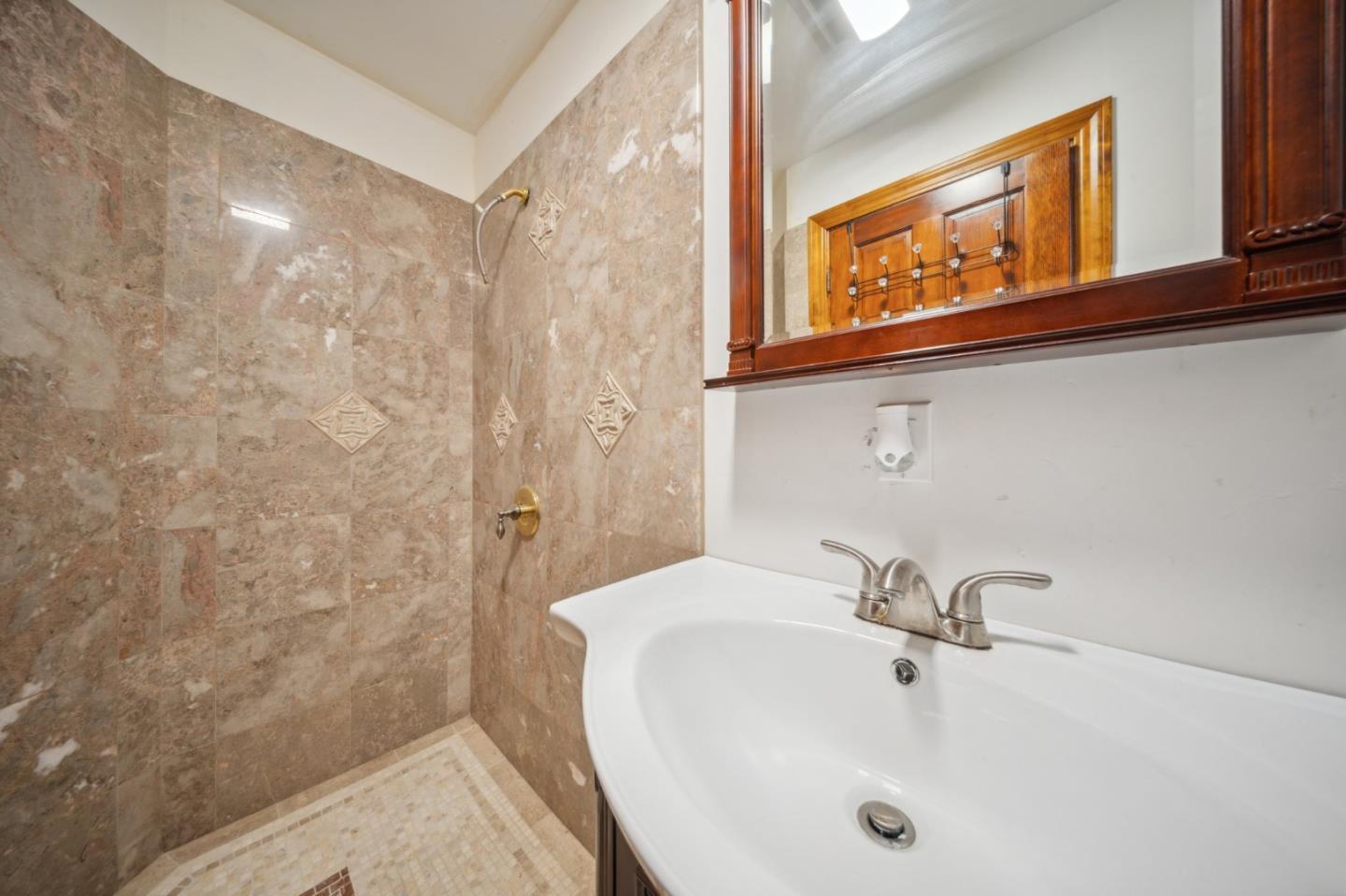 Detail Gallery Image 38 of 51 For 24541 Miller Hill Rd, Los Gatos,  CA 95033 - 5 Beds | 5/1 Baths