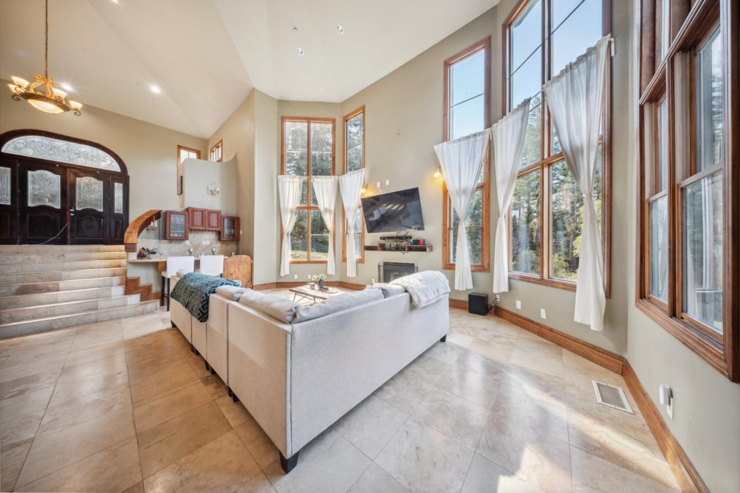 Detail Gallery Image 6 of 51 For 24541 Miller Hill Rd, Los Gatos,  CA 95033 - 5 Beds | 5/1 Baths