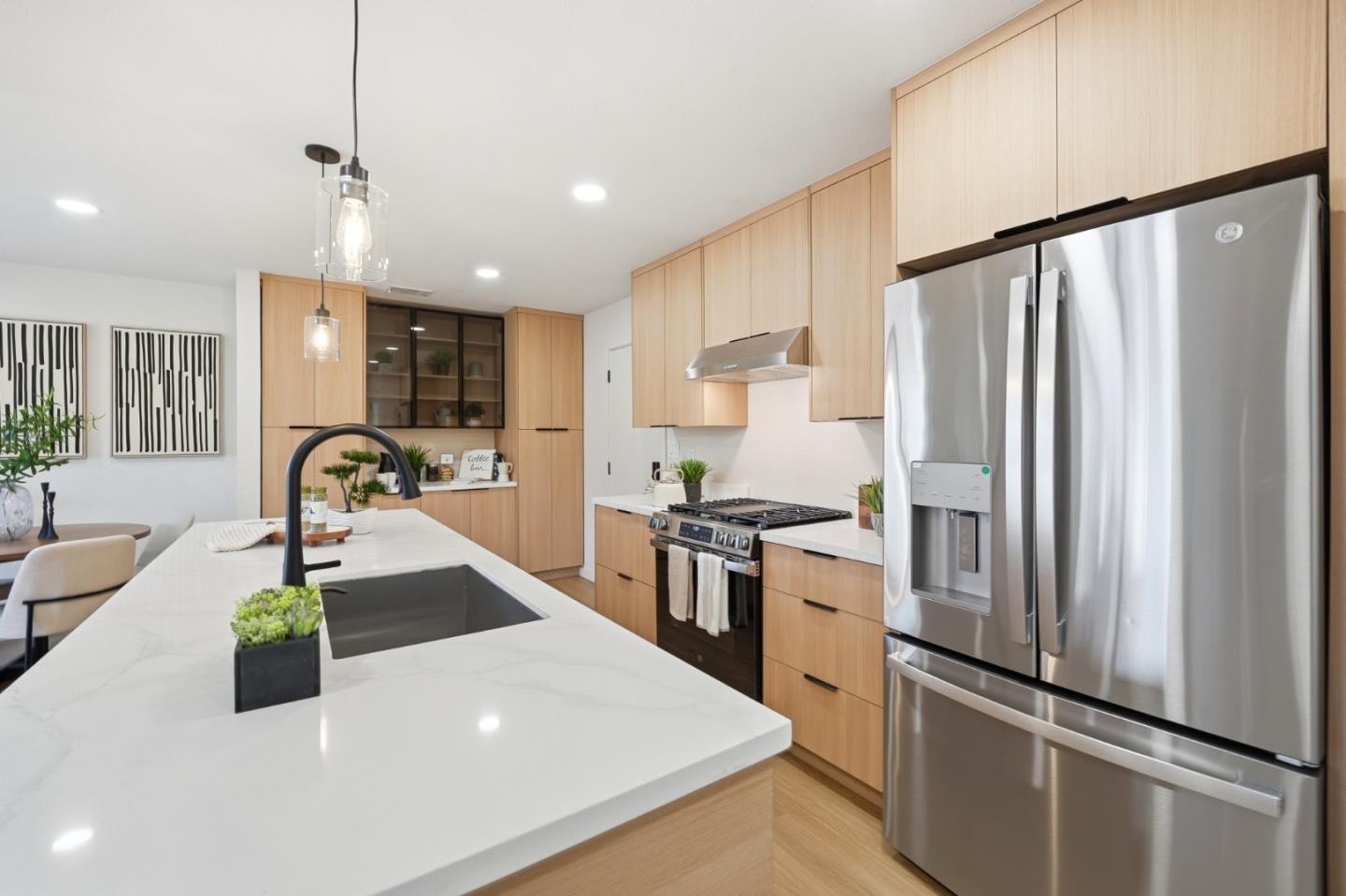 Detail Gallery Image 5 of 21 For 49 Hermitage Ln, Hayward,  CA 94544 - 3 Beds | 2 Baths