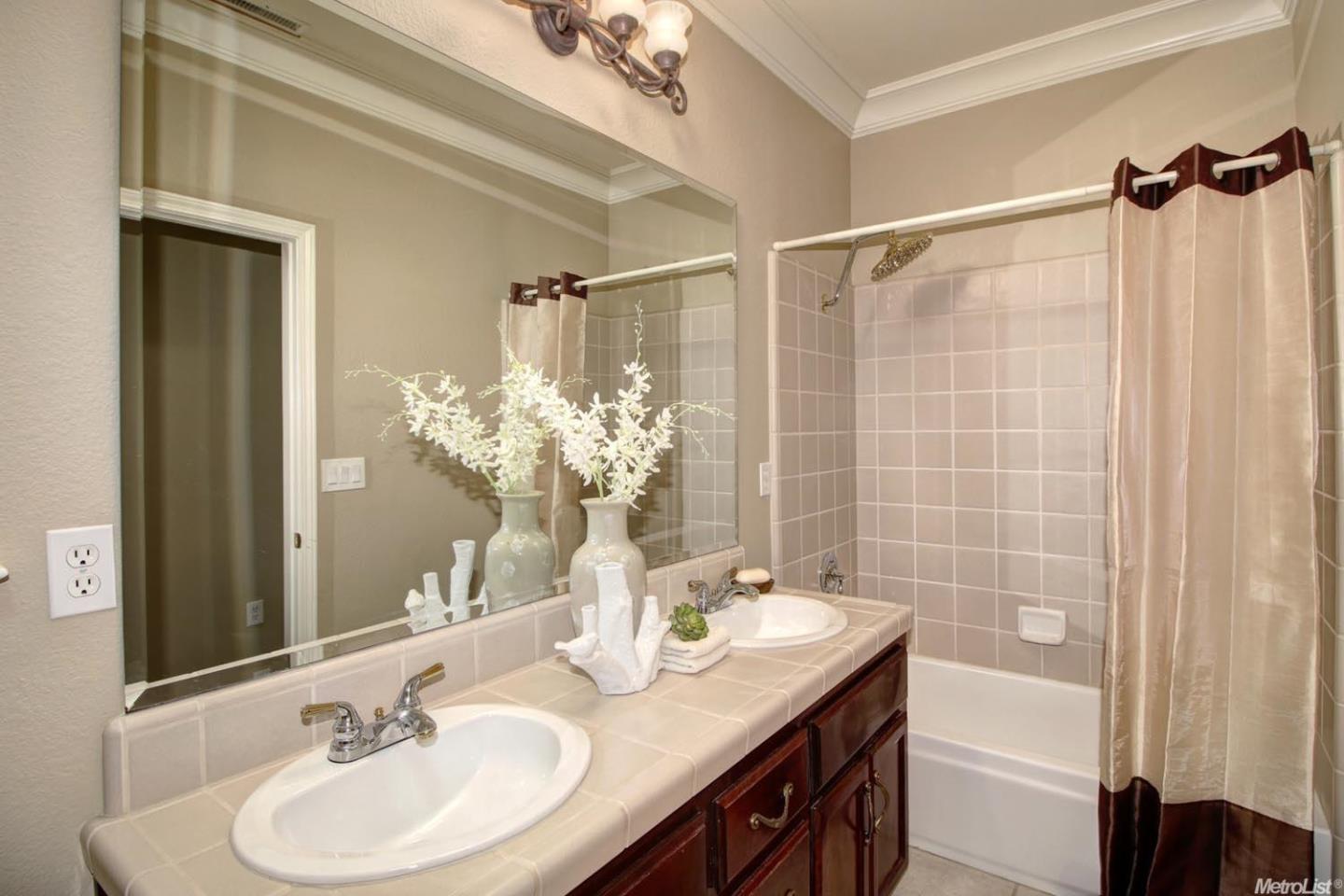 Detail Gallery Image 9 of 11 For 3520 Emerson Dr, Roseville,  CA 95661 - 3 Beds | 2/1 Baths