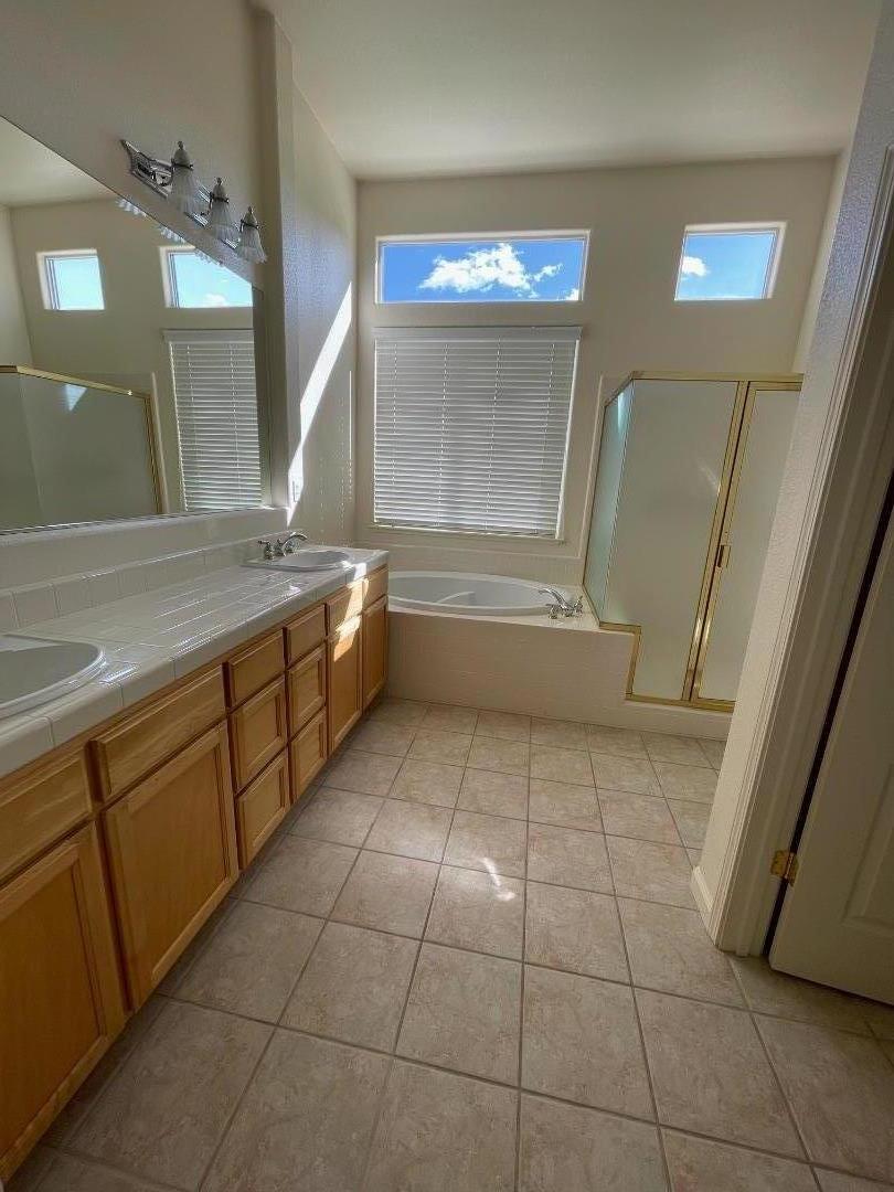 Detail Gallery Image 12 of 25 For 295 via Vaquero Norte, San Juan Bautista,  CA 95045 - 4 Beds | 3 Baths