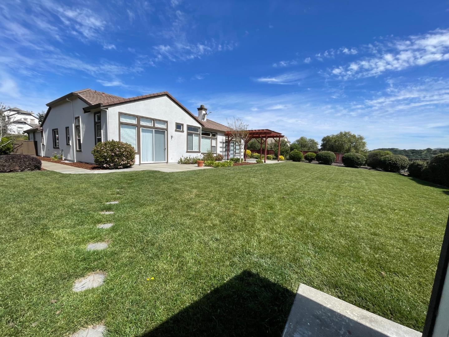 Detail Gallery Image 3 of 5 For 295 via Vaquero Norte, San Juan Bautista,  CA 95045 - 4 Beds | 3 Baths