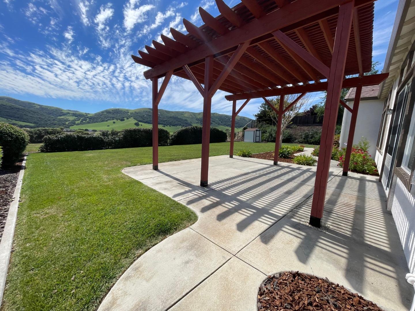 Detail Gallery Image 4 of 5 For 295 via Vaquero Norte, San Juan Bautista,  CA 95045 - 4 Beds | 3 Baths