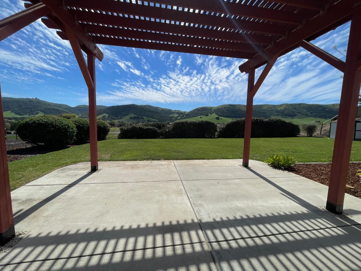 Detail Gallery Image 5 of 5 For 295 via Vaquero Norte, San Juan Bautista,  CA 95045 - 4 Beds | 3 Baths