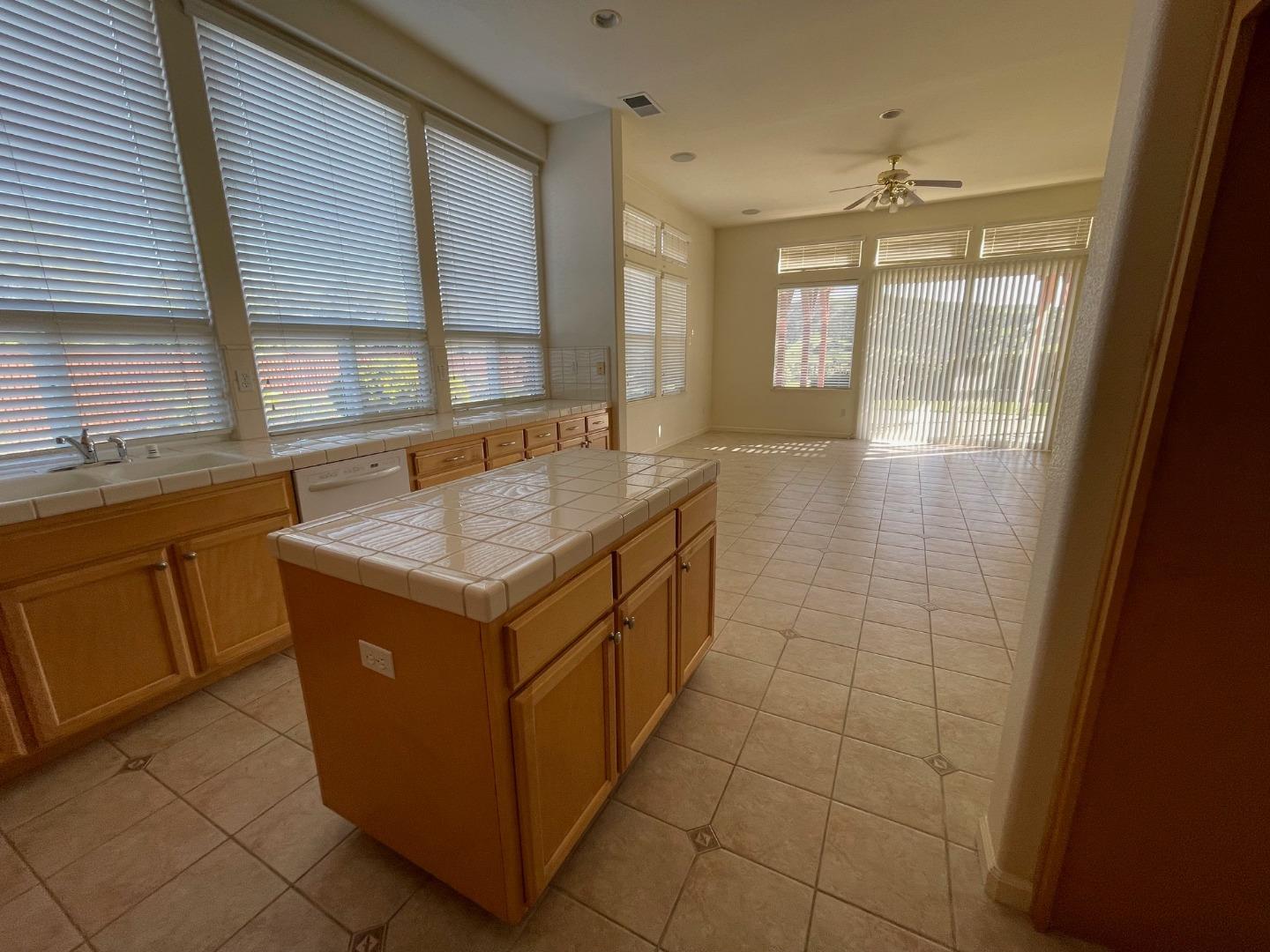 Detail Gallery Image 6 of 25 For 295 via Vaquero Norte, San Juan Bautista,  CA 95045 - 4 Beds | 3 Baths