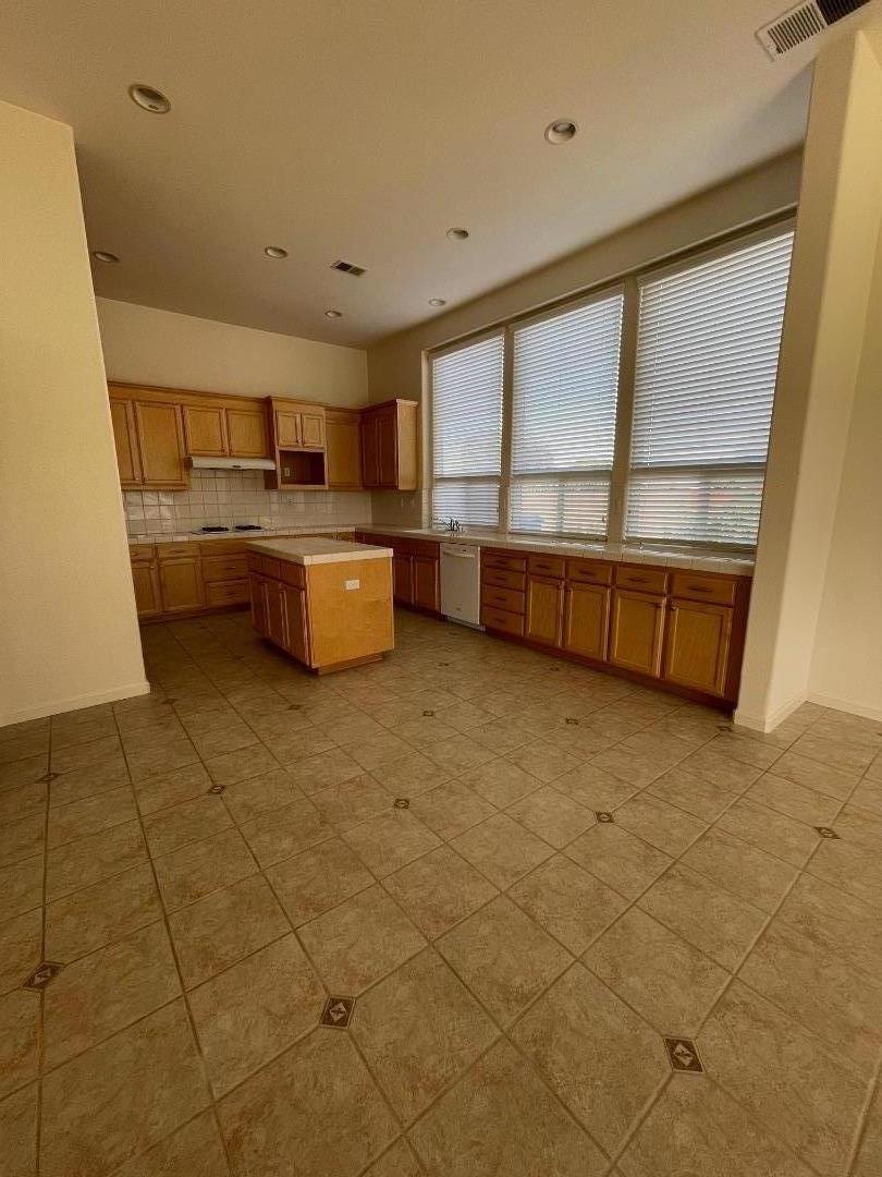 Detail Gallery Image 7 of 25 For 295 via Vaquero Norte, San Juan Bautista,  CA 95045 - 4 Beds | 3 Baths