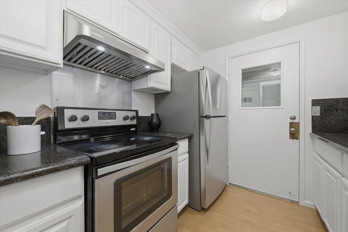 Detail Gallery Image 10 of 21 For 5751 Birch Ter, Fremont,  CA 94538 - 2 Beds | 1/1 Baths