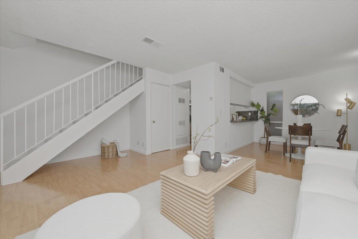 Detail Gallery Image 4 of 21 For 5751 Birch Ter, Fremont,  CA 94538 - 2 Beds | 1/1 Baths