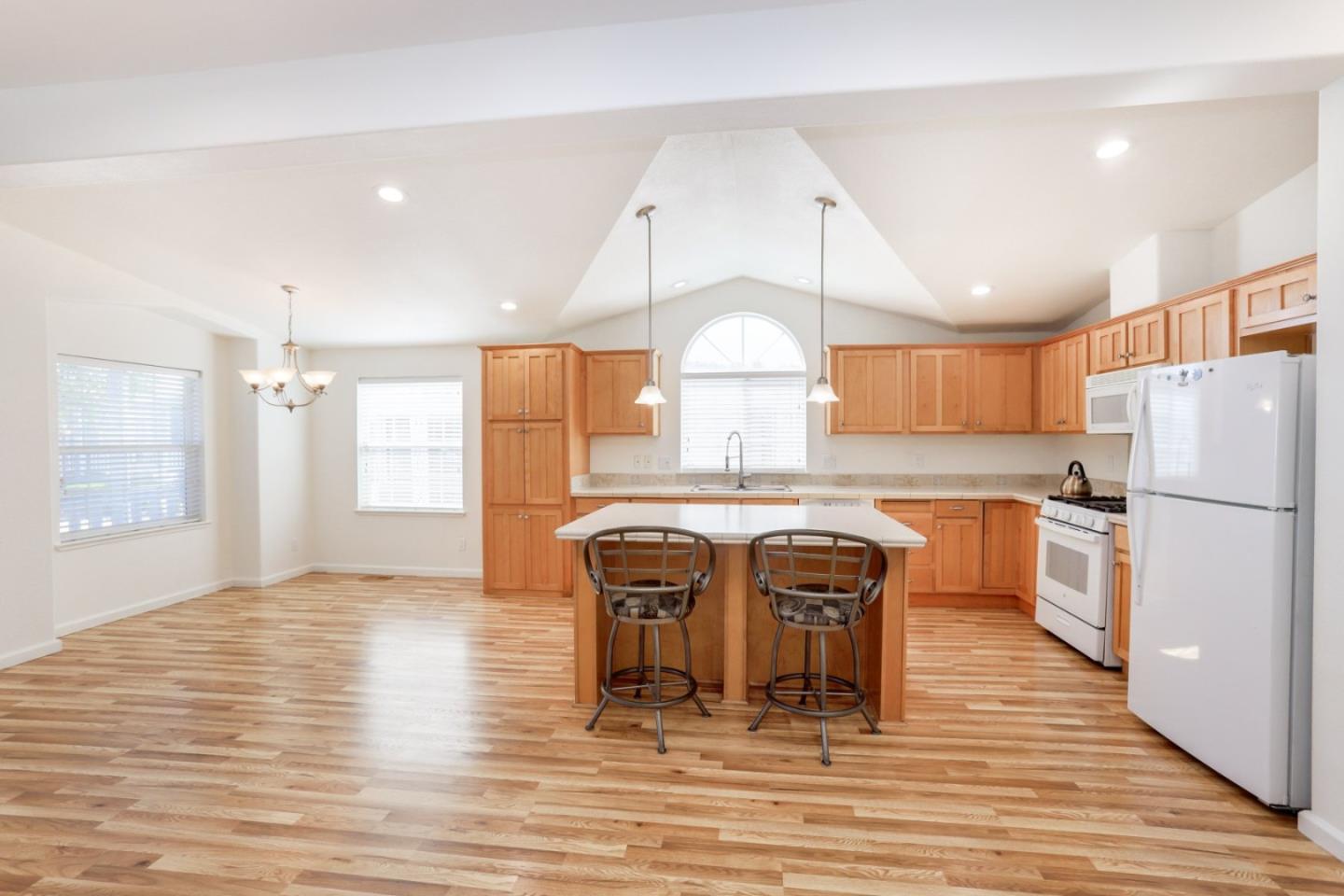 Detail Gallery Image 6 of 42 For 471 Mill Pond Dr #471,  San Jose,  CA 95125 - 3 Beds | 2 Baths