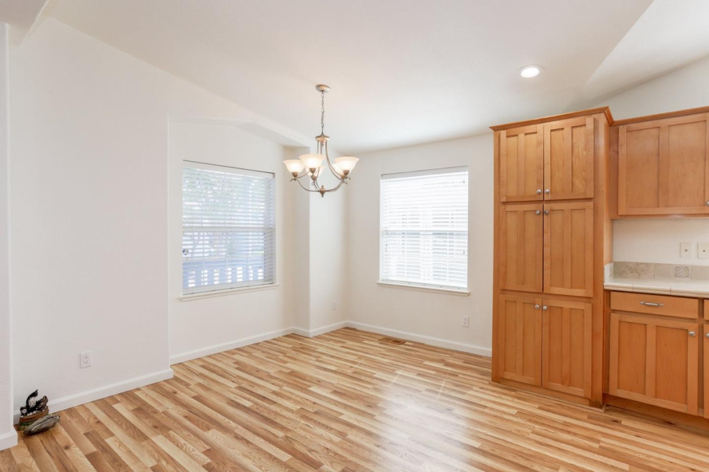 Detail Gallery Image 8 of 42 For 471 Mill Pond Dr #471,  San Jose,  CA 95125 - 3 Beds | 2 Baths