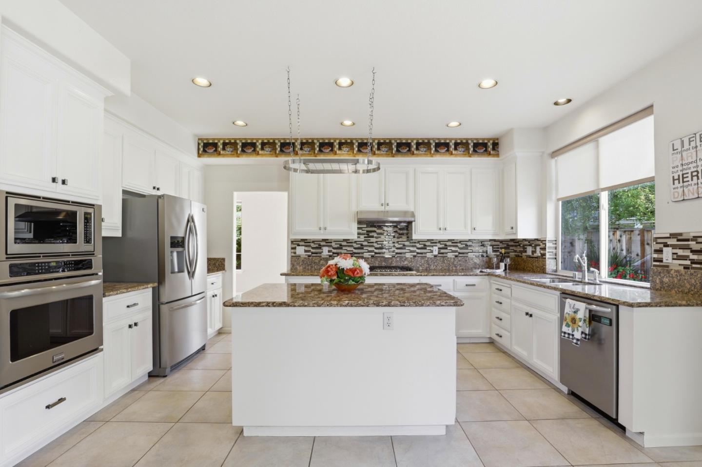 Detail Gallery Image 10 of 49 For 1536 Jackdow Ct, Gilroy,  CA 95020 - 5 Beds | 3 Baths