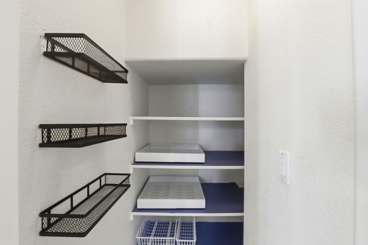 Detail Gallery Image 13 of 49 For 1536 Jackdow Ct, Gilroy,  CA 95020 - 5 Beds | 3 Baths