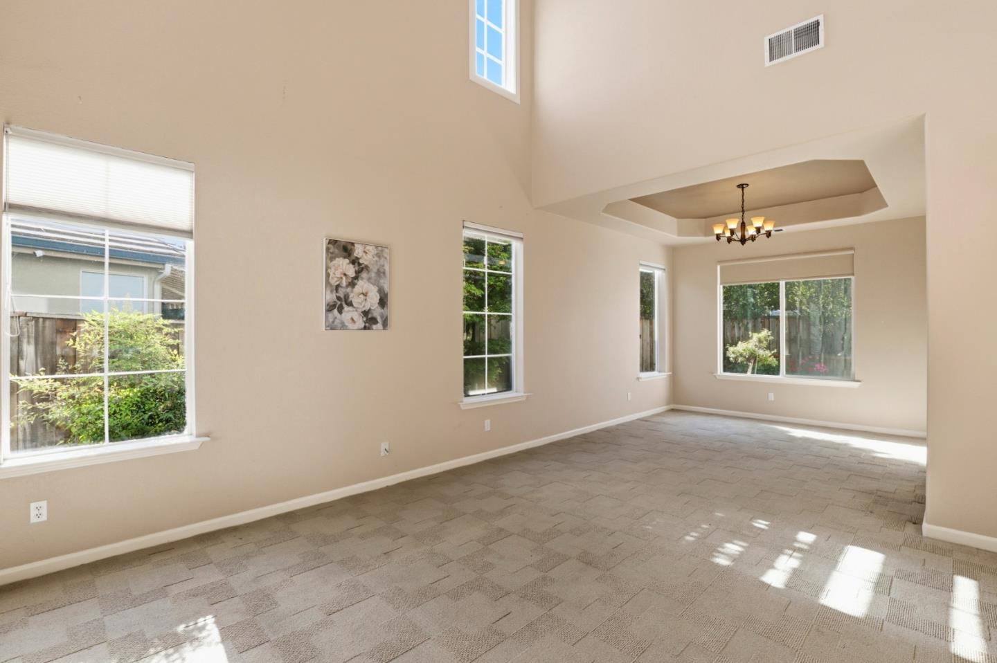 Detail Gallery Image 9 of 49 For 1536 Jackdow Ct, Gilroy,  CA 95020 - 5 Beds | 3 Baths