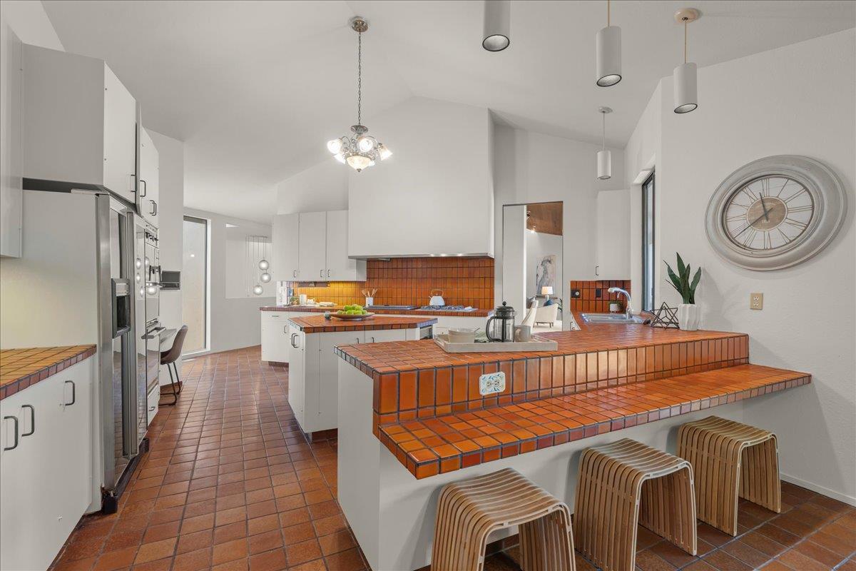 Detail Gallery Image 10 of 39 For 16655 Oak View Cir, Morgan Hill,  CA 95037 - 5 Beds | 4/1 Baths