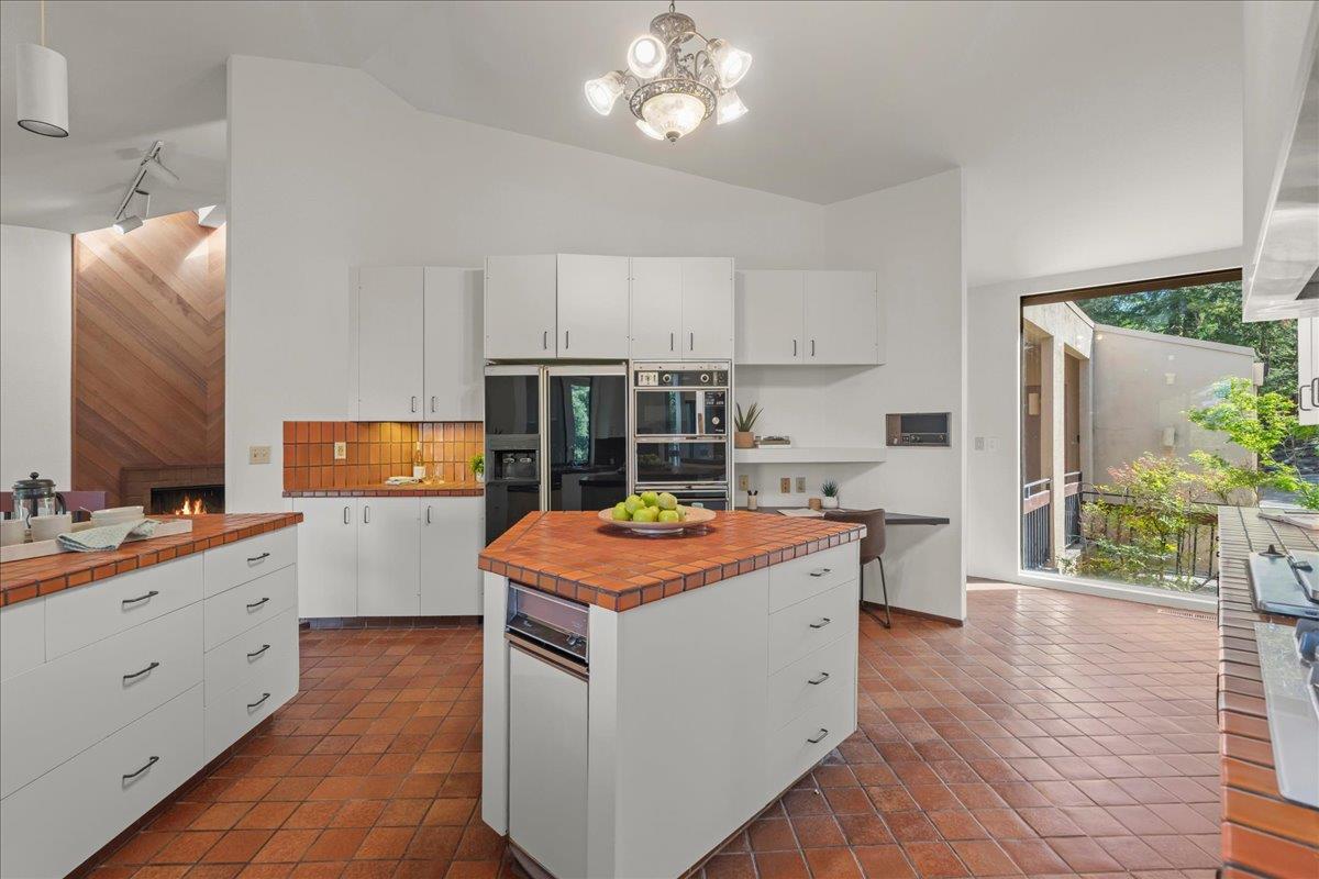 Detail Gallery Image 11 of 39 For 16655 Oak View Cir, Morgan Hill,  CA 95037 - 5 Beds | 4/1 Baths