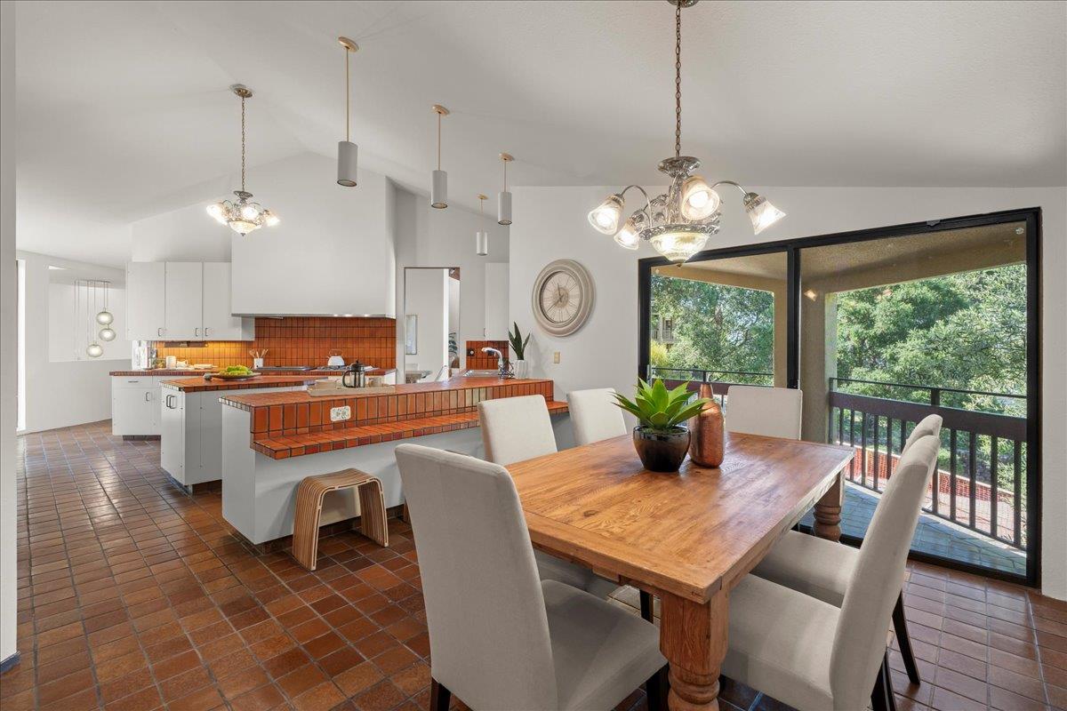 Detail Gallery Image 14 of 39 For 16655 Oak View Cir, Morgan Hill,  CA 95037 - 5 Beds | 4/1 Baths