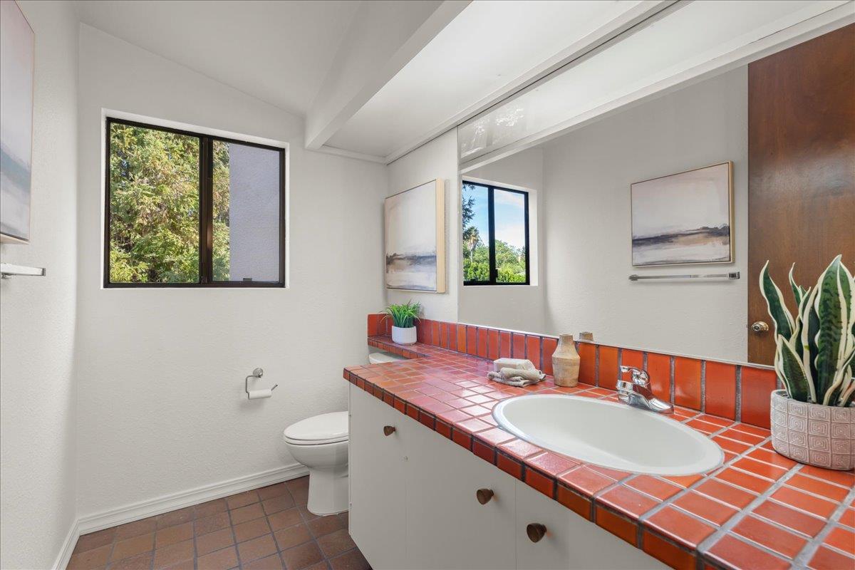 Detail Gallery Image 16 of 39 For 16655 Oak View Cir, Morgan Hill,  CA 95037 - 5 Beds | 4/1 Baths