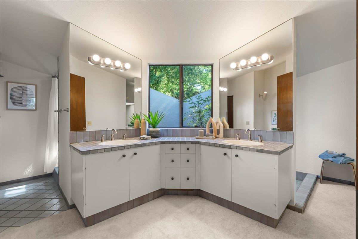 Detail Gallery Image 22 of 39 For 16655 Oak View Cir, Morgan Hill,  CA 95037 - 5 Beds | 4/1 Baths