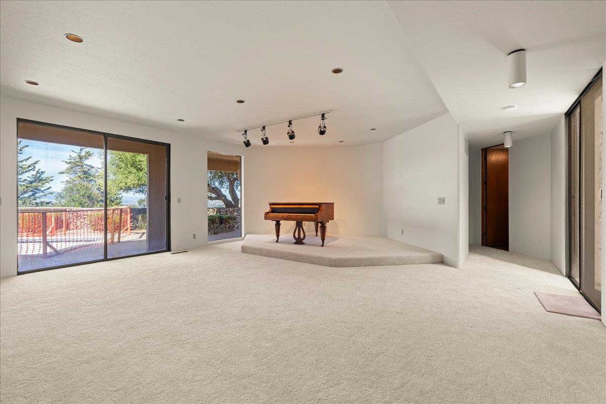 Detail Gallery Image 26 of 39 For 16655 Oak View Cir, Morgan Hill,  CA 95037 - 5 Beds | 4/1 Baths