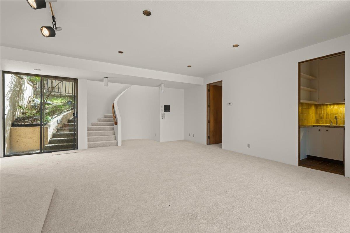 Detail Gallery Image 27 of 39 For 16655 Oak View Cir, Morgan Hill,  CA 95037 - 5 Beds | 4/1 Baths