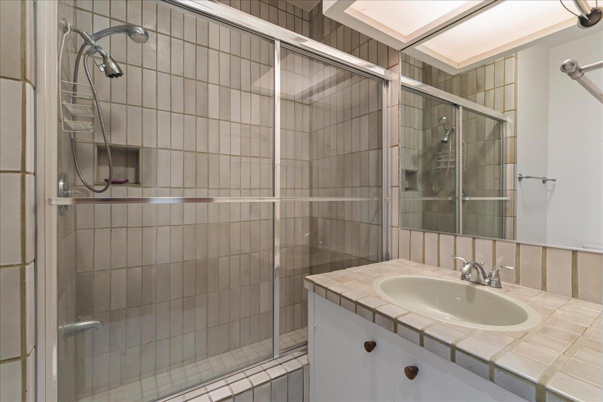 Detail Gallery Image 29 of 39 For 16655 Oak View Cir, Morgan Hill,  CA 95037 - 5 Beds | 4/1 Baths