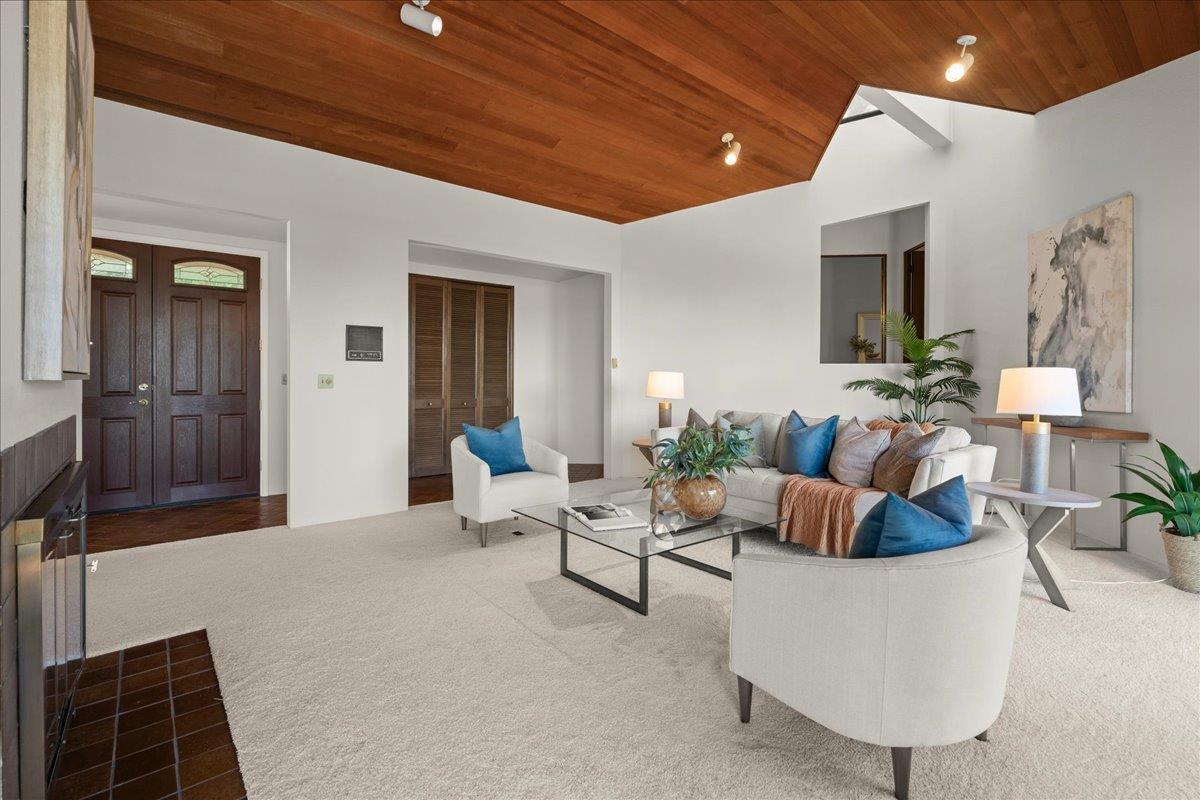 Detail Gallery Image 4 of 39 For 16655 Oak View Cir, Morgan Hill,  CA 95037 - 5 Beds | 4/1 Baths