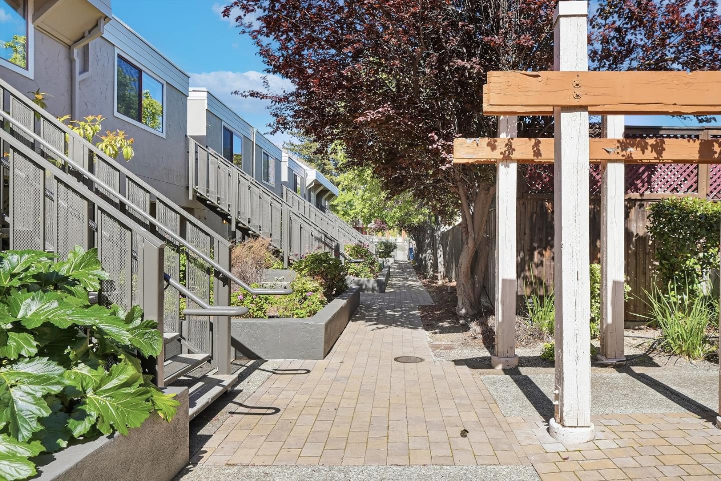 Detail Gallery Image 19 of 28 For 4151 El Camino Way #M,  Palo Alto,  CA 94306 - 2 Beds | 2 Baths