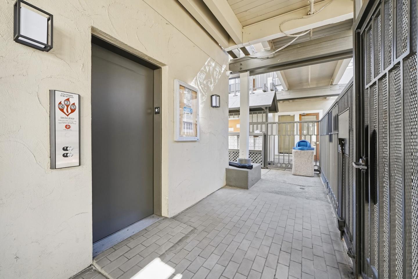 Detail Gallery Image 25 of 28 For 4151 El Camino Way #M,  Palo Alto,  CA 94306 - 2 Beds | 2 Baths