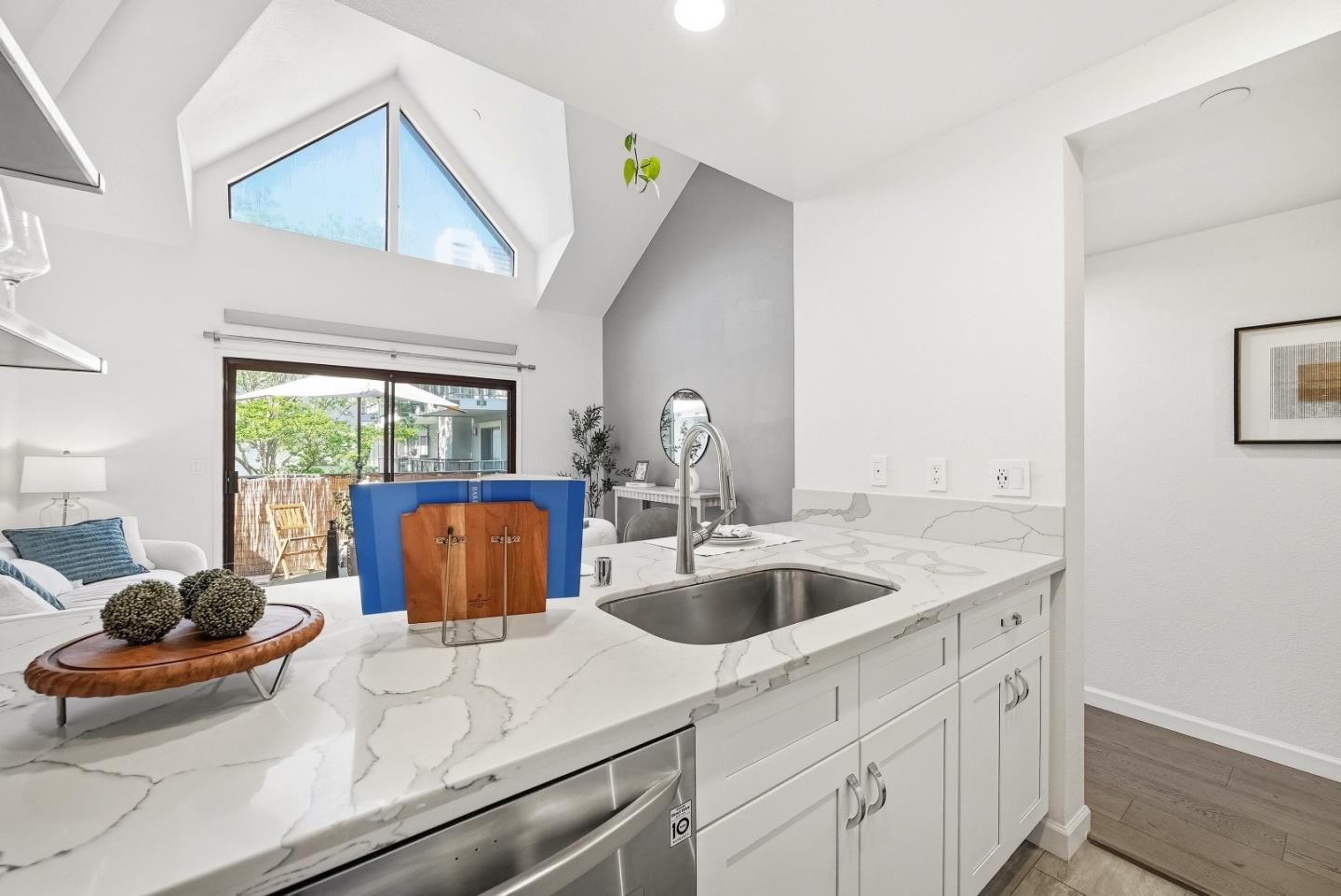 Detail Gallery Image 7 of 28 For 4151 El Camino Way #M,  Palo Alto,  CA 94306 - 2 Beds | 2 Baths